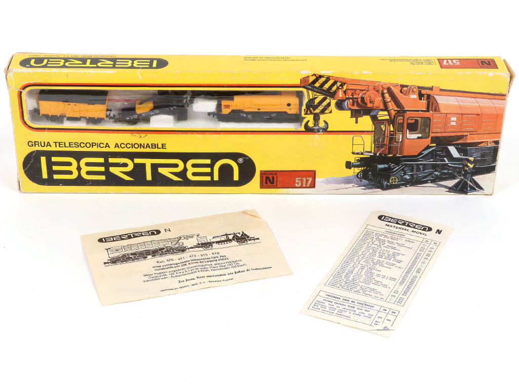 Lot 119 - DIVERS (2)