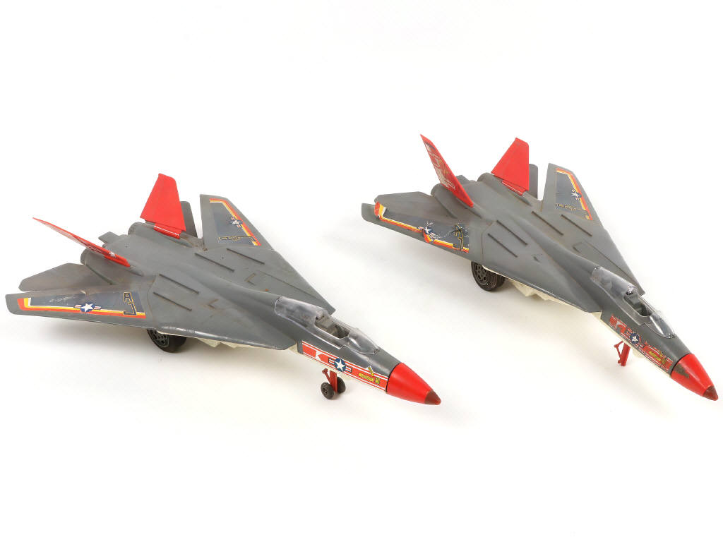 Lot 123 - DIVERS (8)