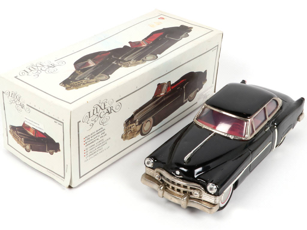 Lot 122 - DIVERS (6)