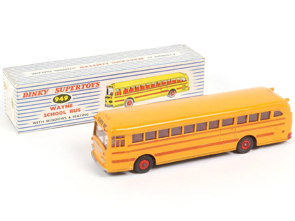 Lot 304 - DINKY TOYS (GB) (1)