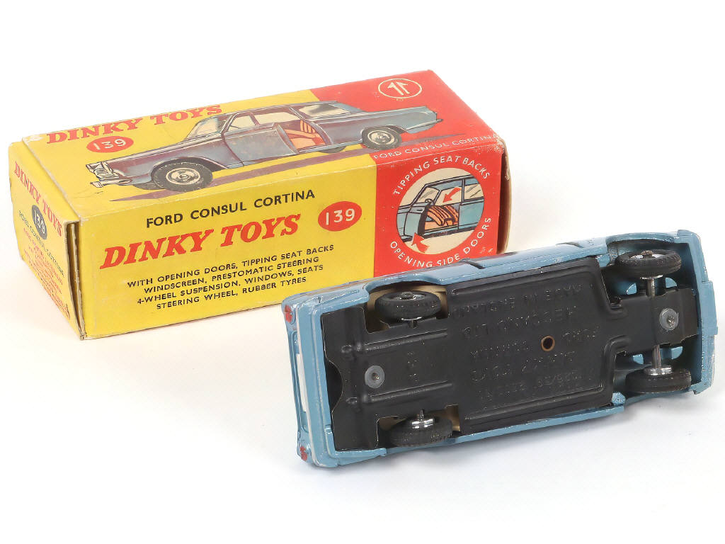 Lot 284 - DINKY TOYS (GB) (1)