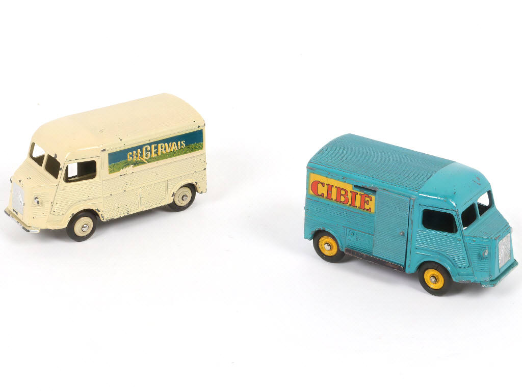 Lot 264 - DINKY TOYS (FRANCE) (2)