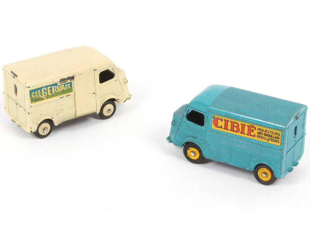 Lot 264 - DINKY TOYS (FRANCE) (2)