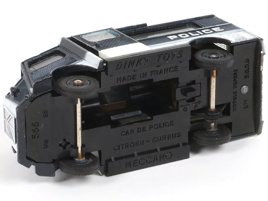 Lot 251 - DINKY TOYS (FRANCE) (1)