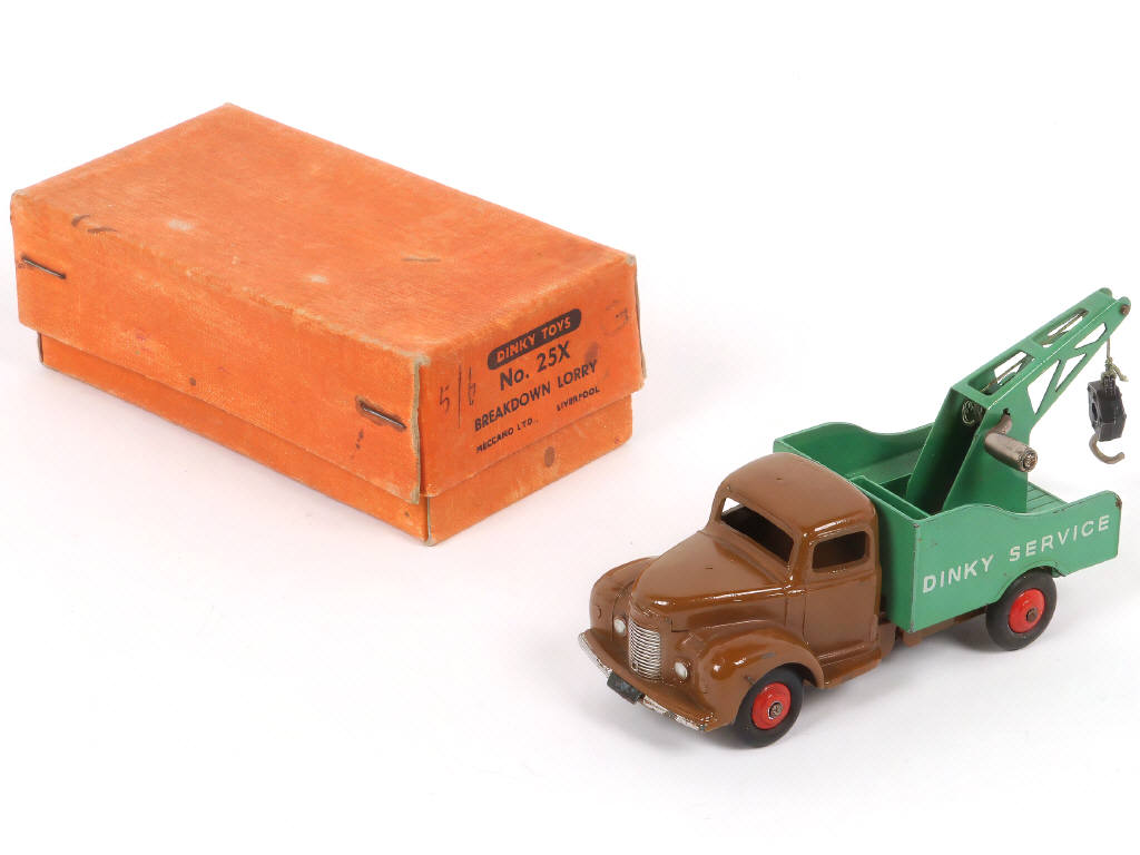 Lot 291 - DINKY TOYS (GB) (1)