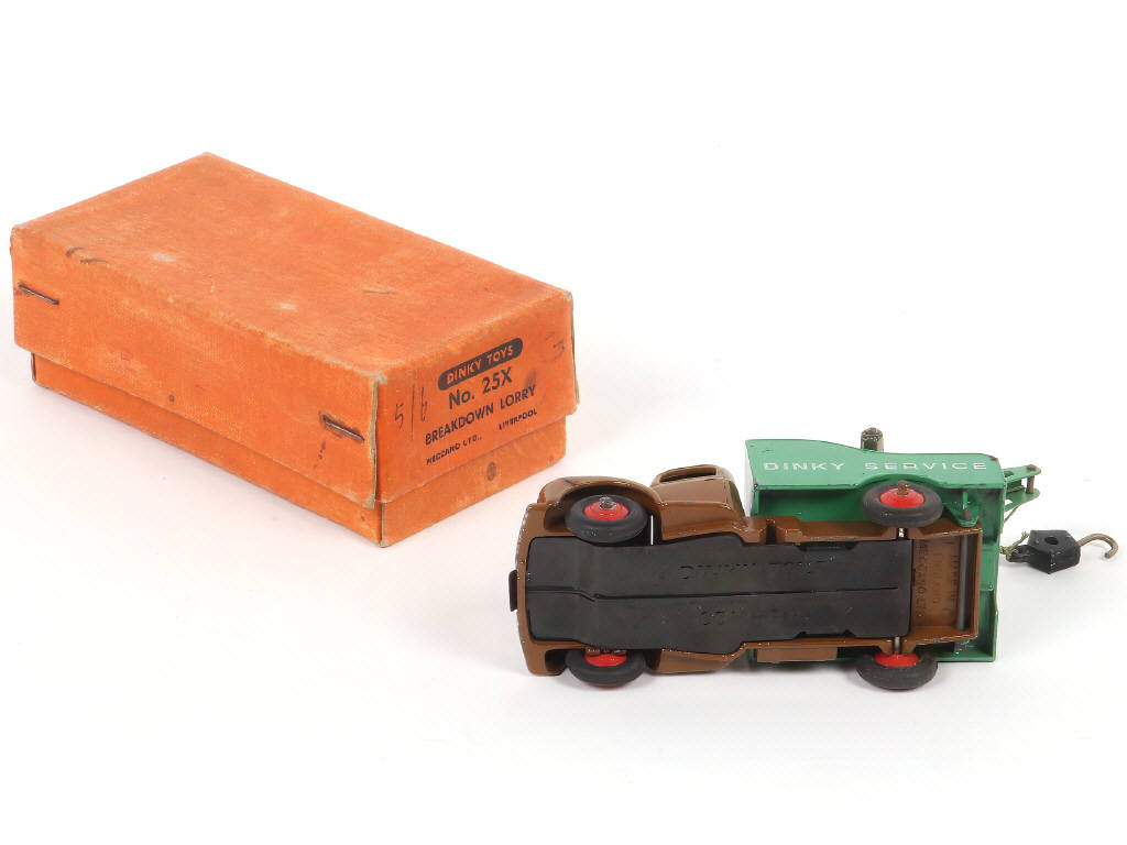 Lot 291 - DINKY TOYS (GB) (1)