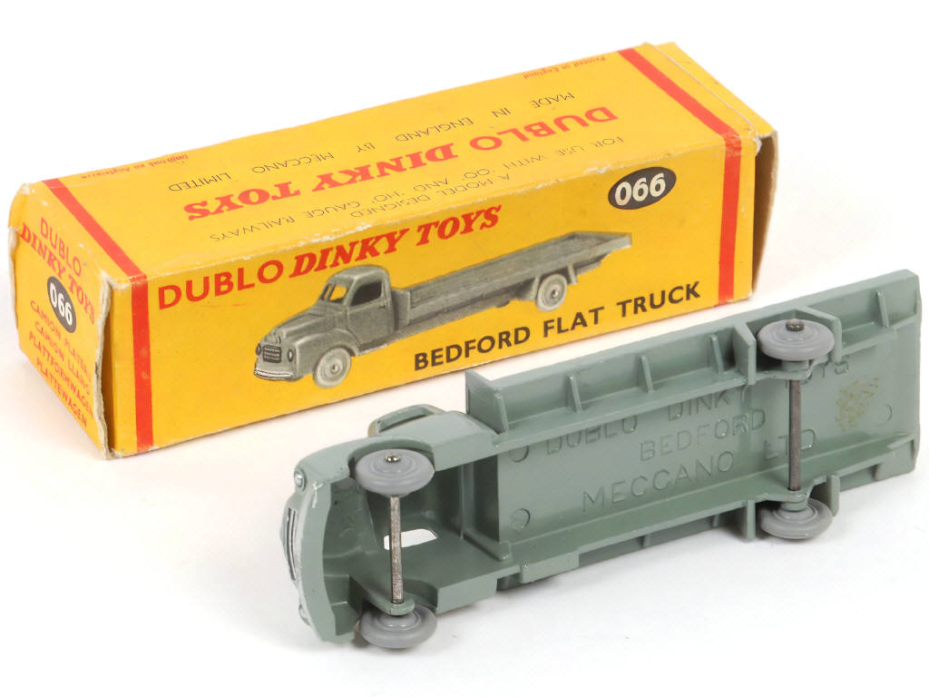 Lot 279 - DINKY TOYS (GB) (1)