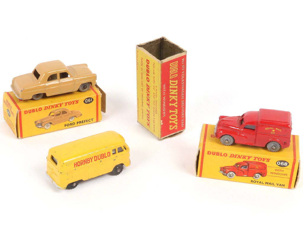 Lot 309 - DINKY TOYS (GB) (3)