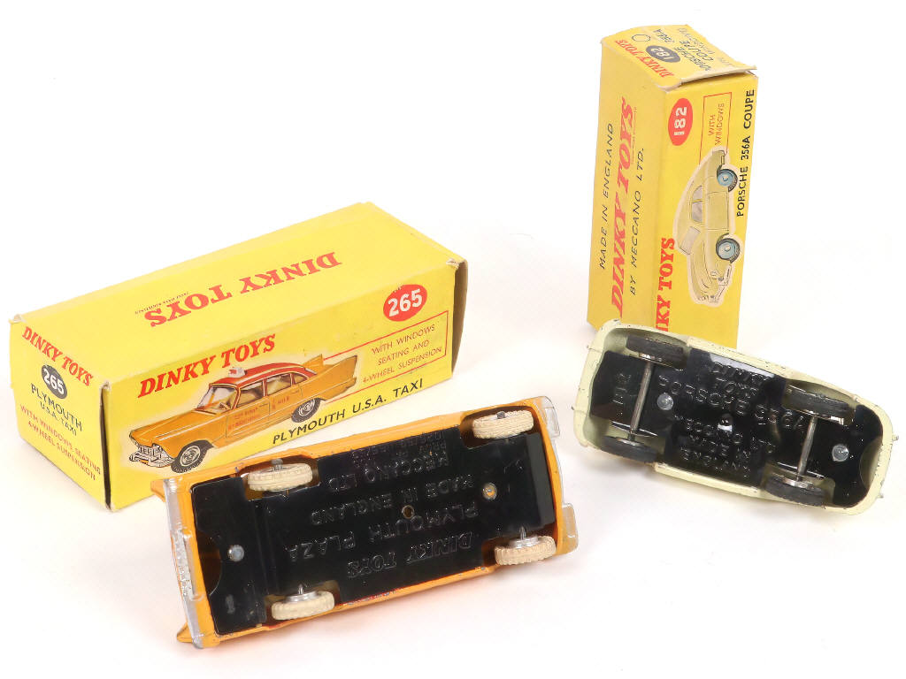 Lot 307 - DINKY TOYS (GB) (2)