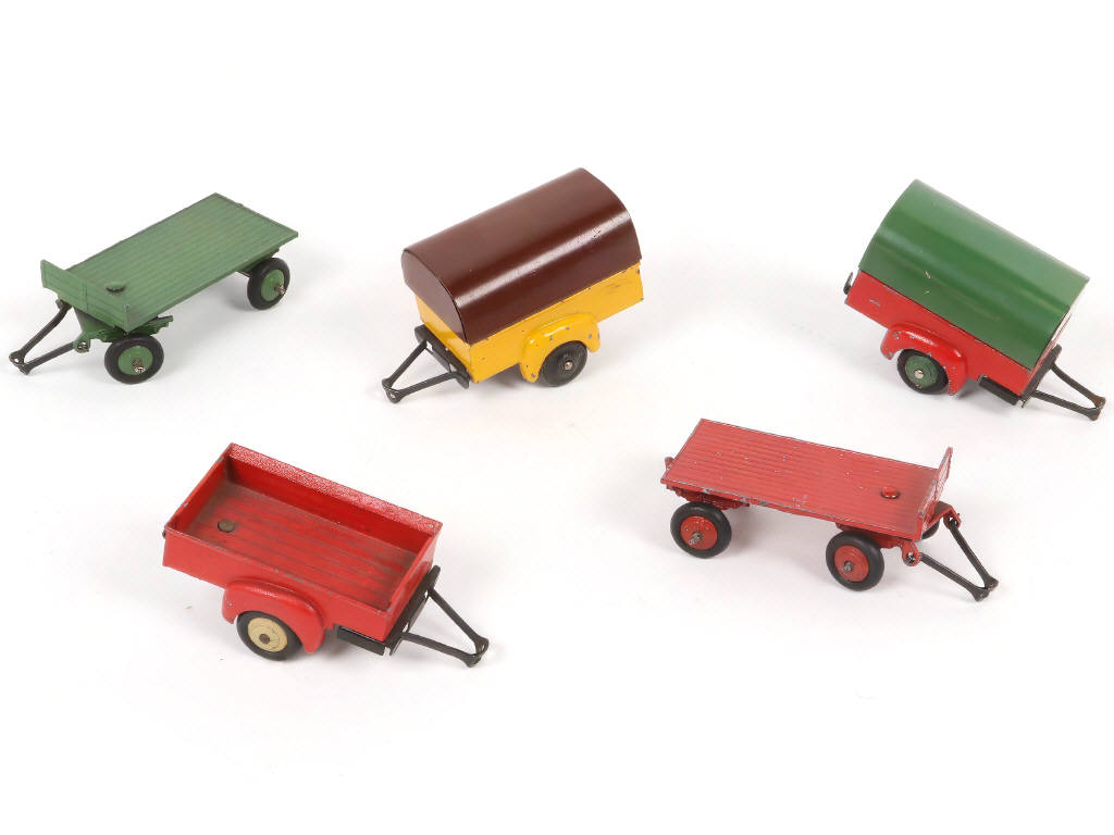 Lot 276 - DINKY TOYS (FRANCE) (5)