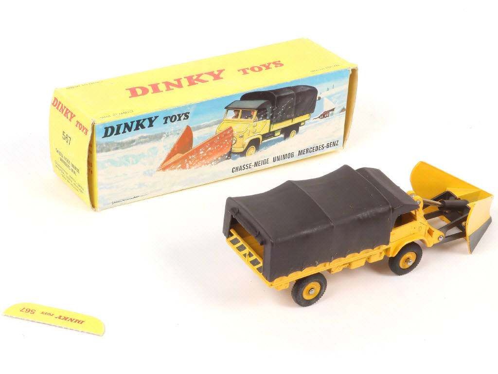 Lot 252 - DINKY TOYS (FRANCE) (1)
