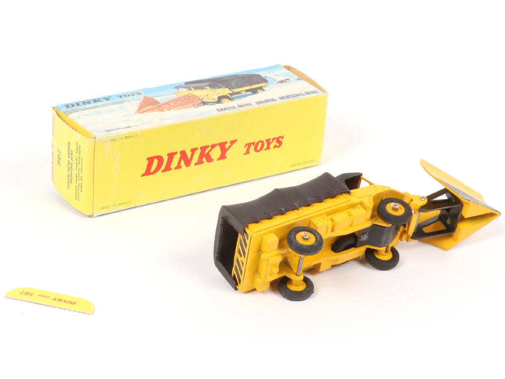 Lot 252 - DINKY TOYS (FRANCE) (1)