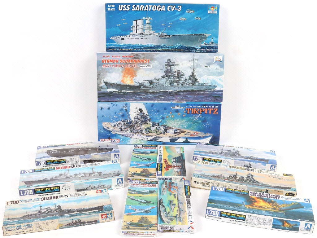 Lot 22 - DIVERS (13)