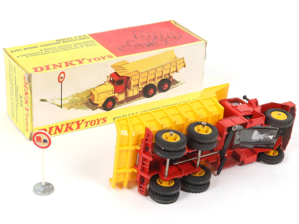 Lot 254 - DINKY TOYS (FRANCE) (1)