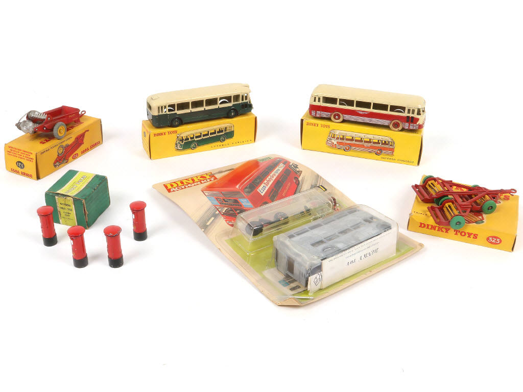 Lot 230 - DINKY TOYS (6)