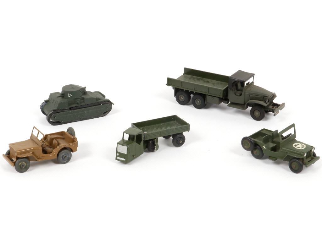 Lot 229 - DINKY TOYS (5)