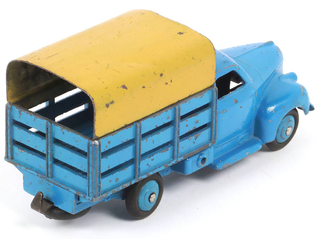 Lot 239 - DINKY TOYS (FRANCE) (1)