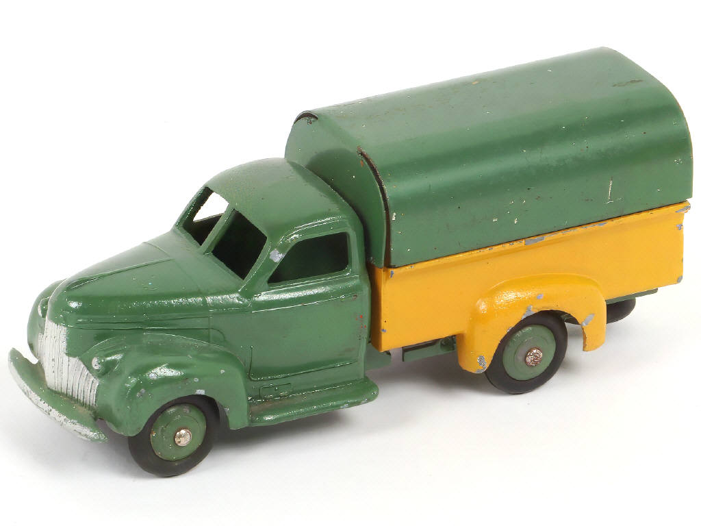 Lot 240 - DINKY TOYS (FRANCE) (1)
