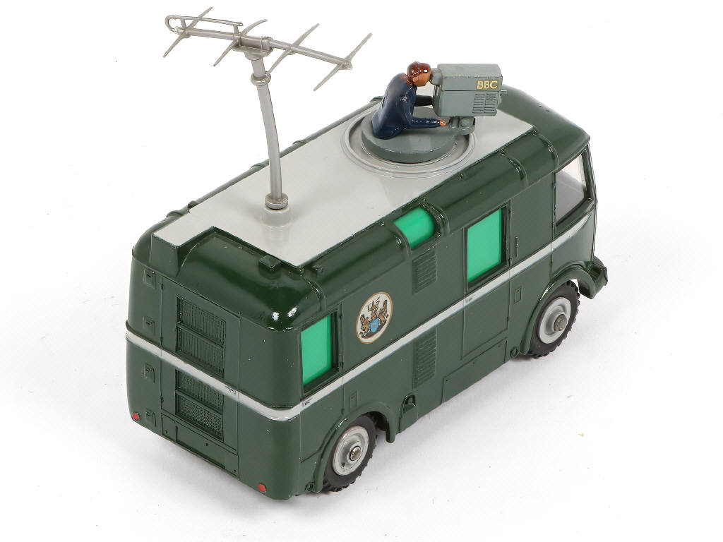 Lot 325 - DINKY TOYS (GB) (1)