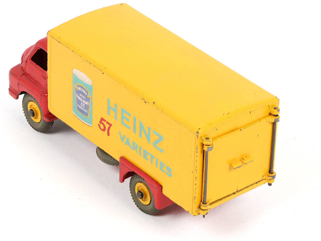 Lot 324 - DINKY TOYS (GB) (1)