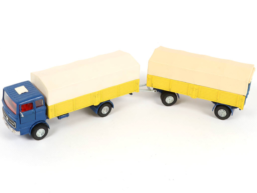 Lot 323 - DINKY TOYS (GB) (1)