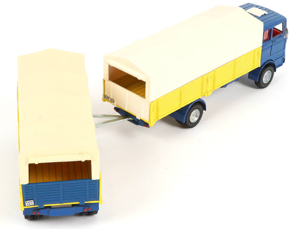 Lot 323 - DINKY TOYS (GB) (1)