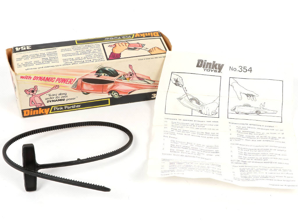 Lot 301 - DINKY TOYS (GB) (1)