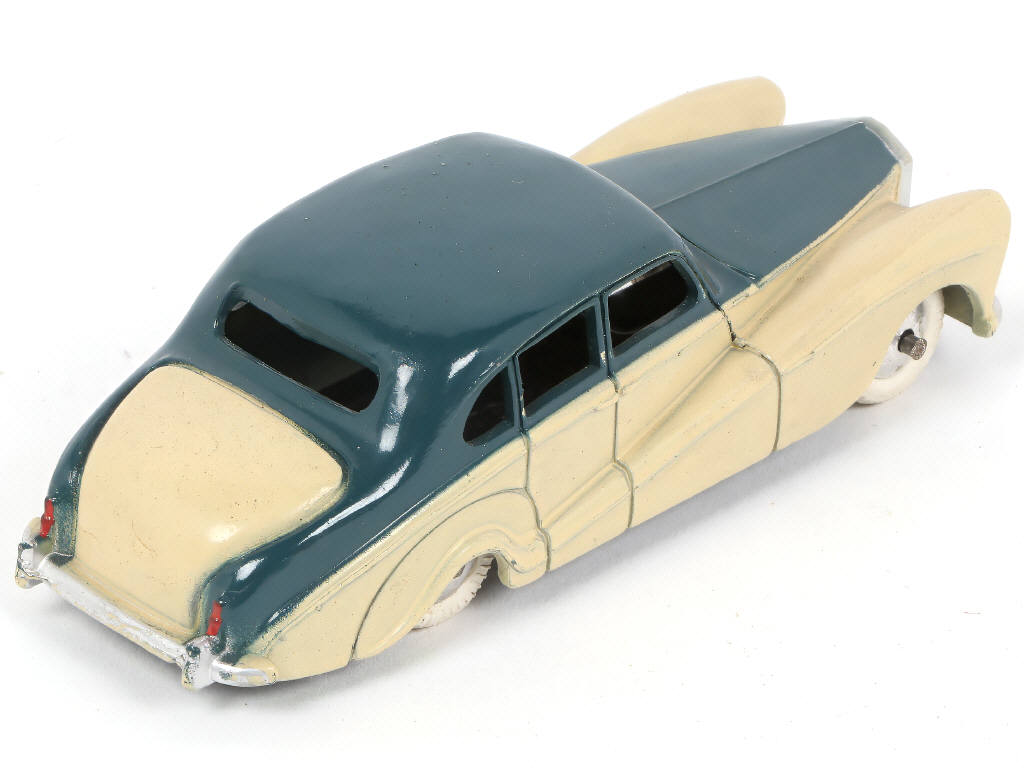 Lot 246 - QUIRALUX (FRANCE) (1)