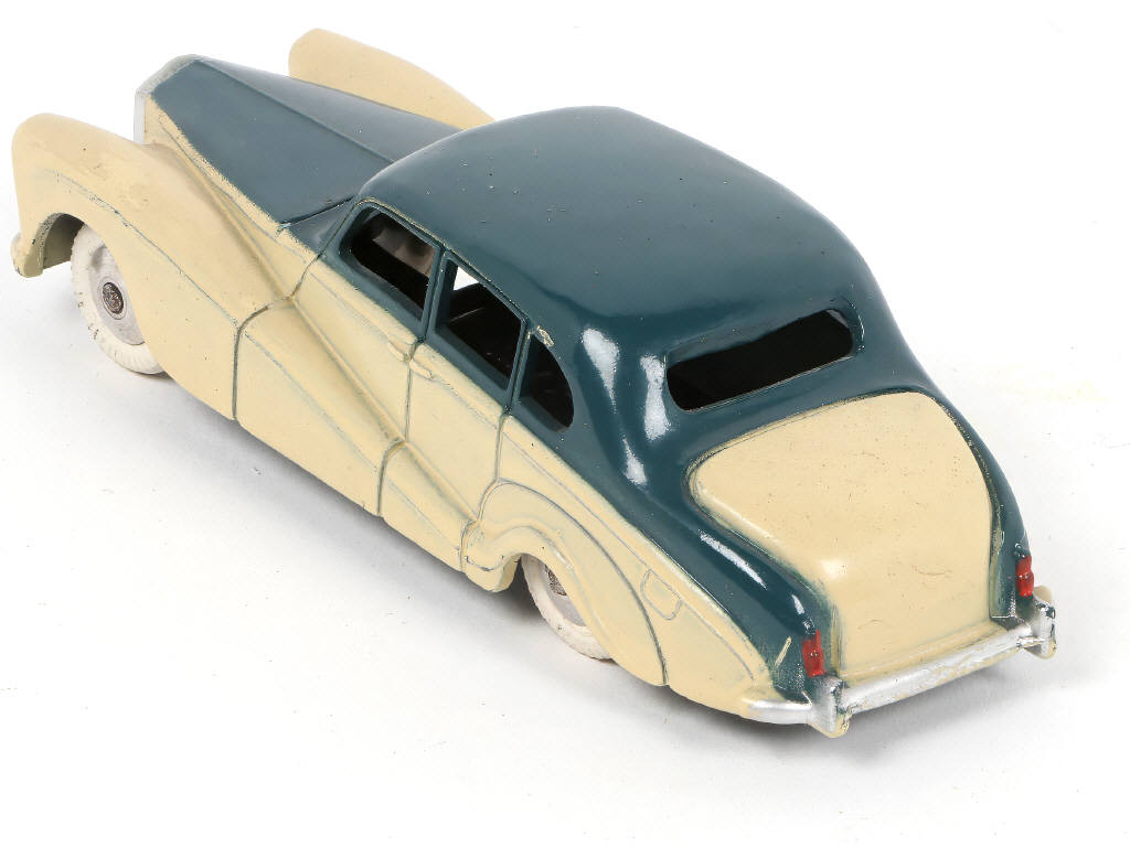 Lot 246 - QUIRALUX (FRANCE) (1)