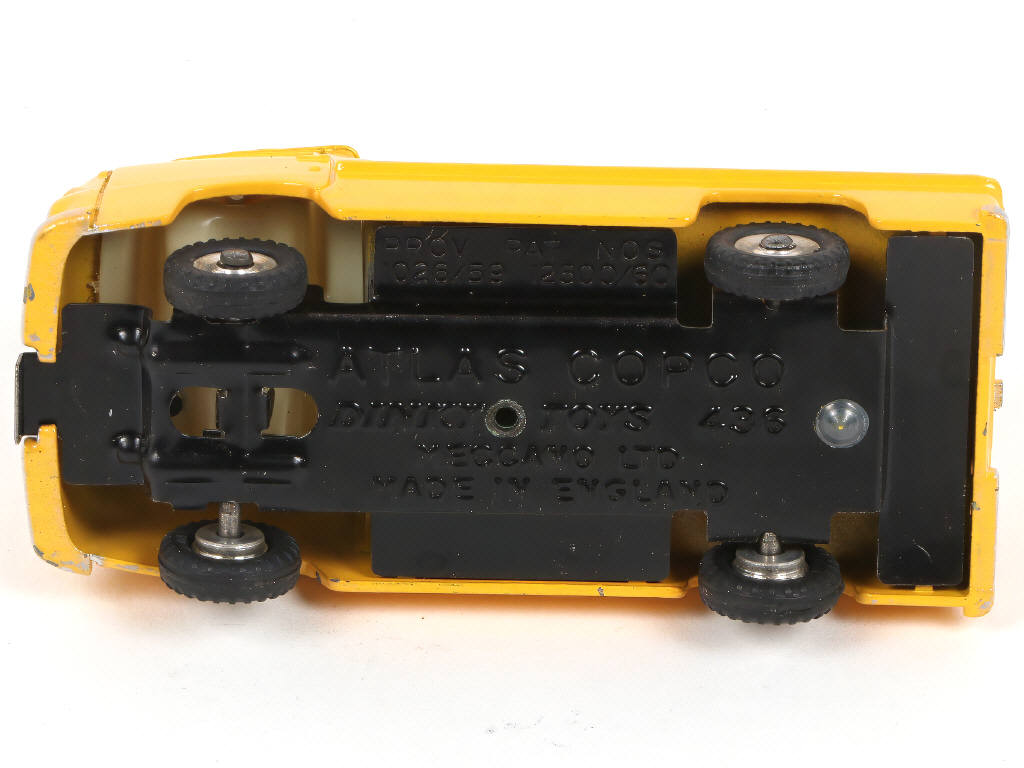 Lot 308 - DINKY TOYS (GB) (1)