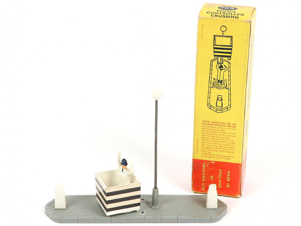 Lot 322 - DINKY TOYS (GB) (1)