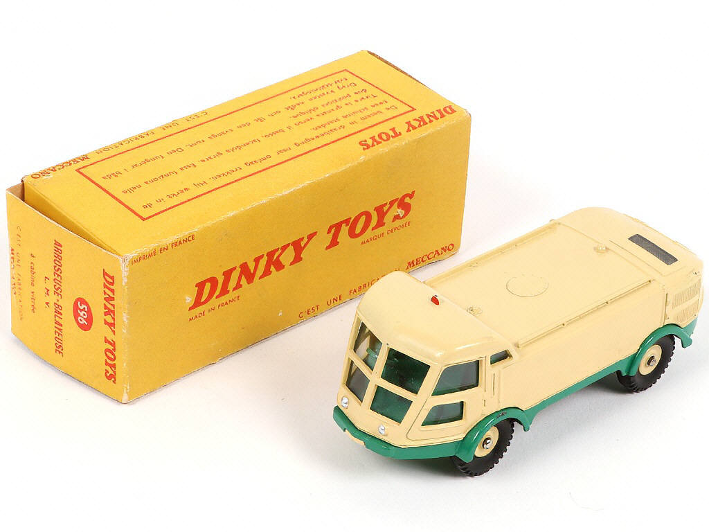 Lot 278 - DINKY TOYS (FRANCE) (1)