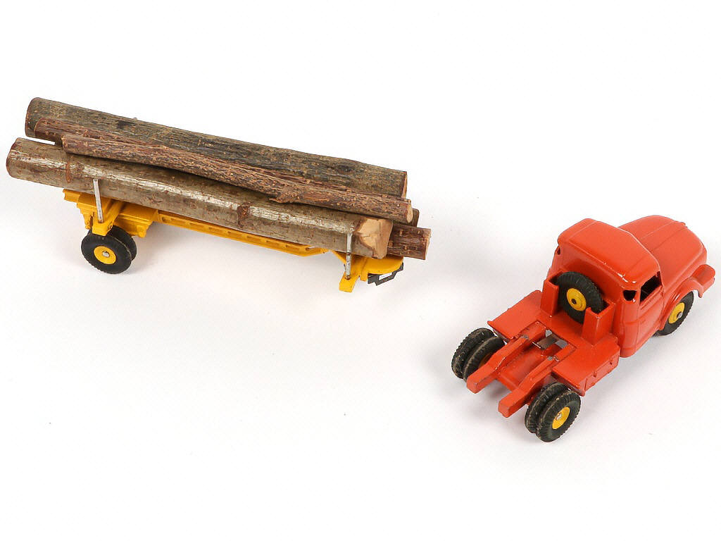 Lot 272 - DINKY TOYS (FRANCE) (1)