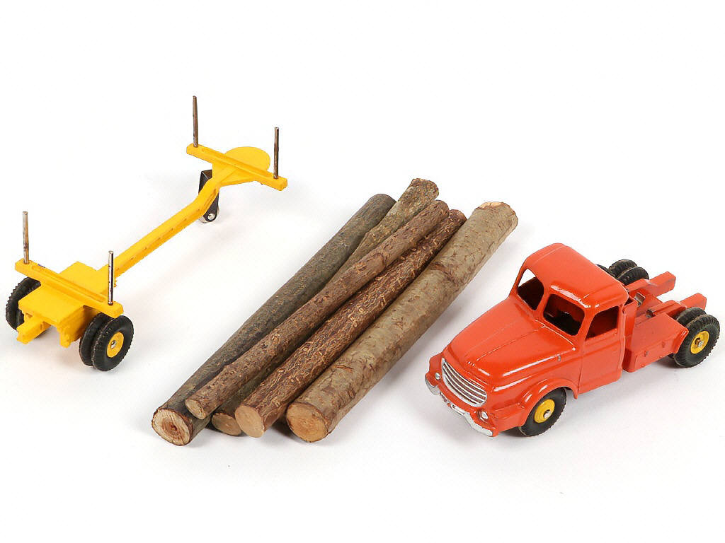 Lot 272 - DINKY TOYS (FRANCE) (1)