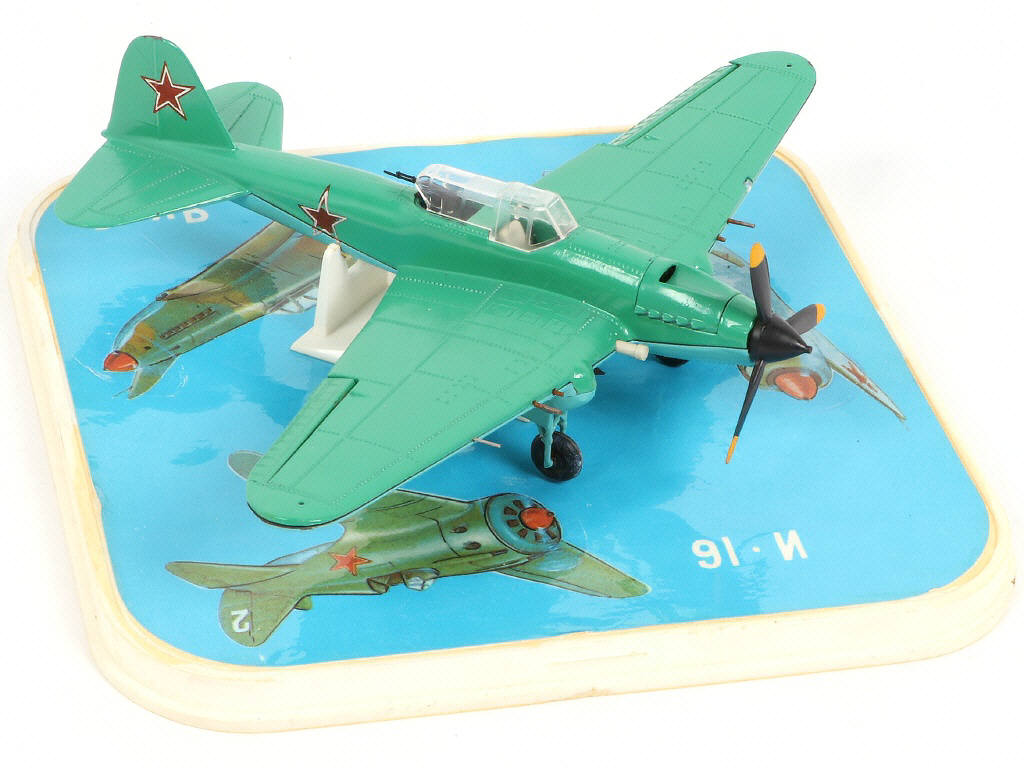 Lot 68 - DIVERS (URSS) (3)