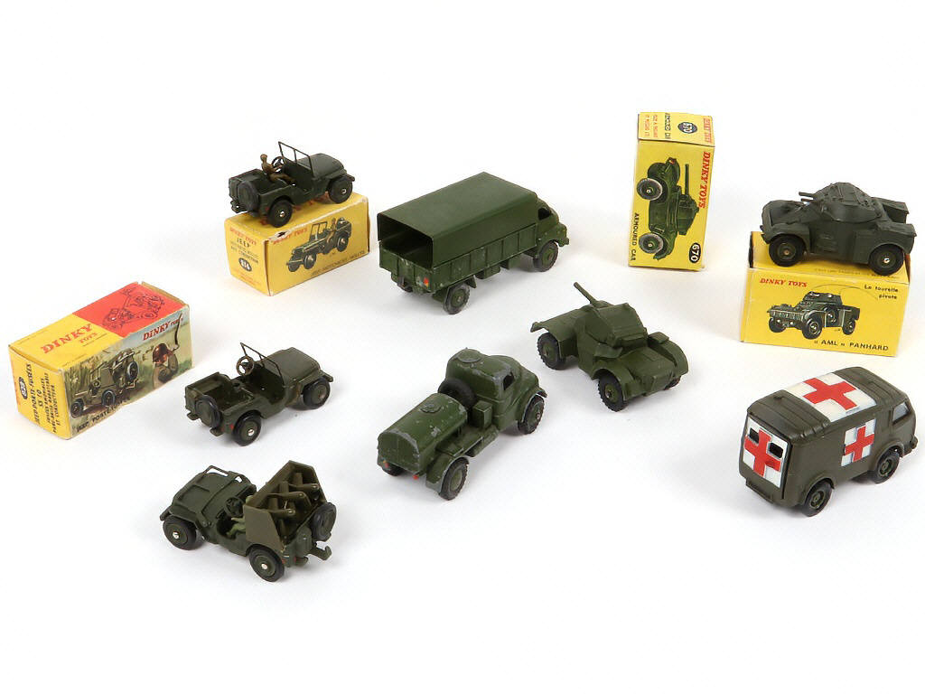 Lot 265 - DINKY TOYS (8)