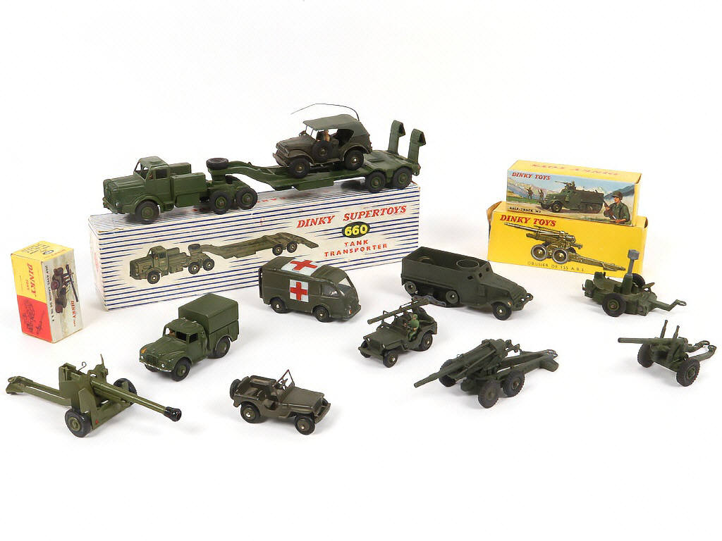 Lot 269 - DINKY TOYS (11)