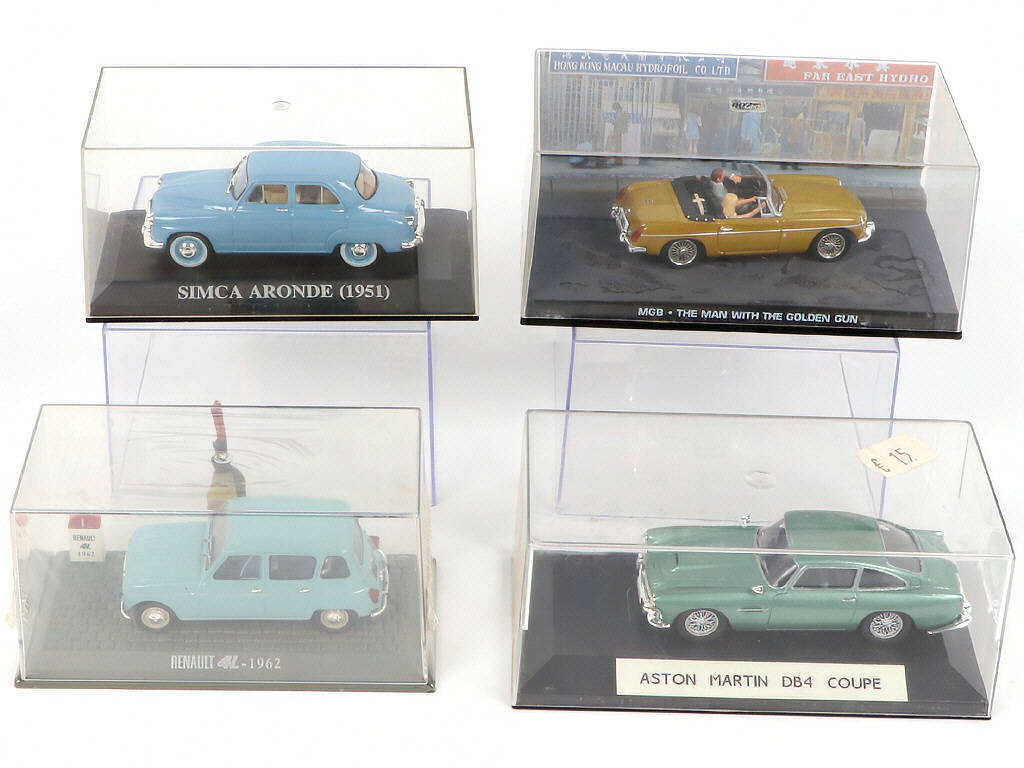 Lot 63 - DIVERS (12)