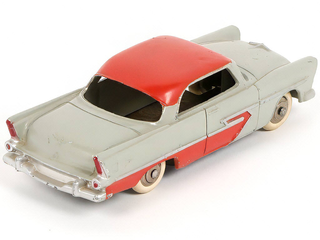 Lot 284 - DINKY TOYS (FRANCE) (1)