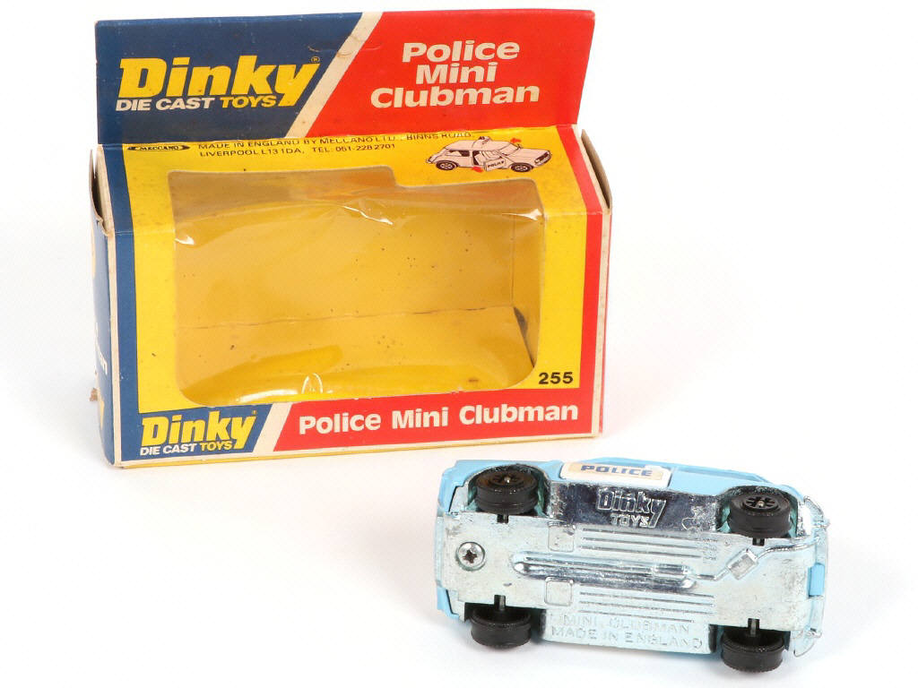 Lot 261 - DINKY TOYS (GB) (2)