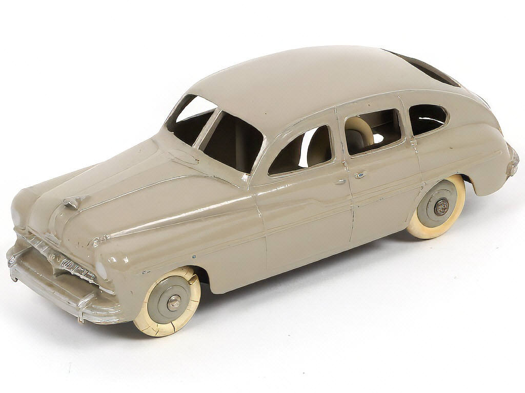 Lot 273 - DINKY TOYS (FRANCE) (1)