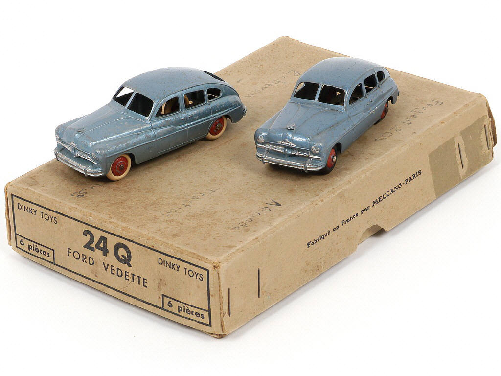 Lot 277 - DINKY TOYS (FRANCE) (3)