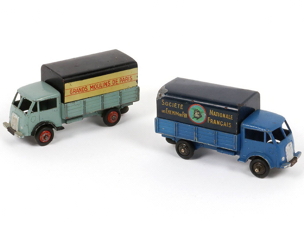 Lot 302 - DINKY TOYS (FRANCE) (2)