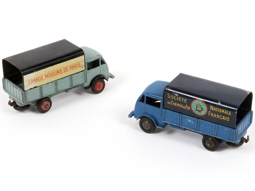 Lot 302 - DINKY TOYS (FRANCE) (2)