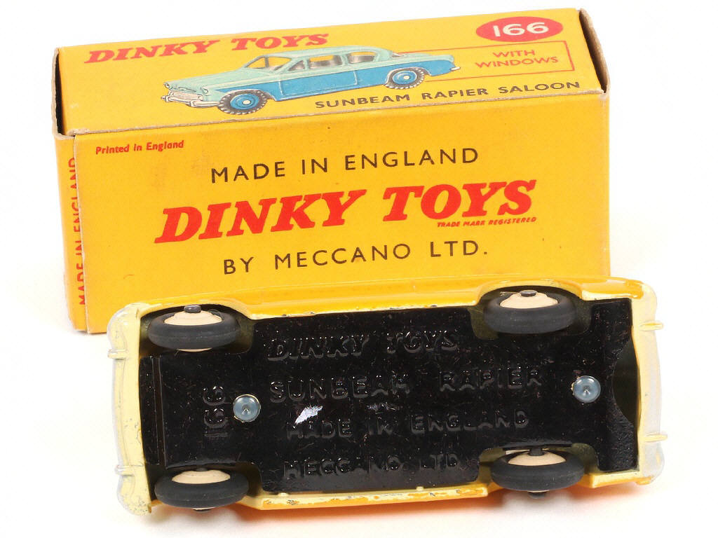Lot 215 - DINKY TOYS (GB) (1)