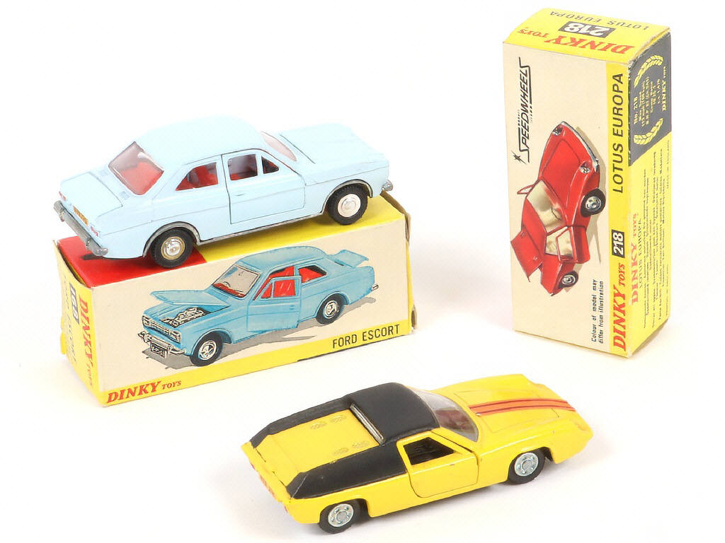 Lot 259 - DINKY TOYS (GB) (2)