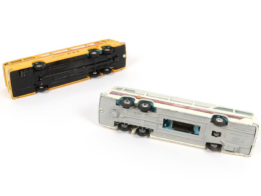 Lot 257 - DINKY TOYS (GB) (2)