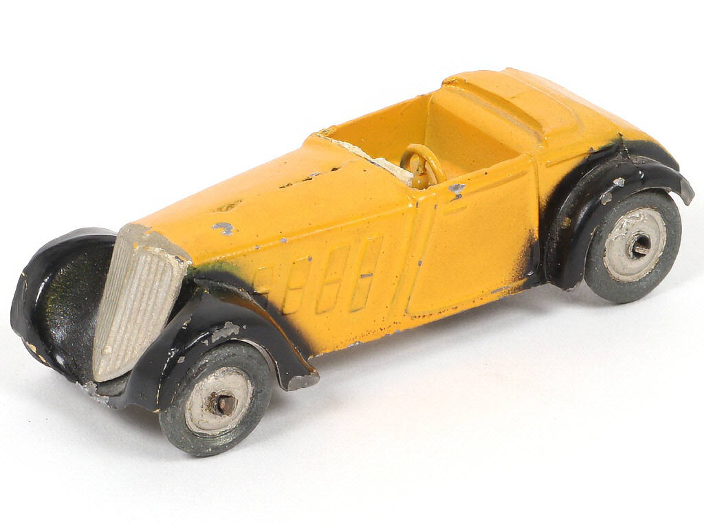 Lot 272 - DINKY TOYS (FRANCE) (1)