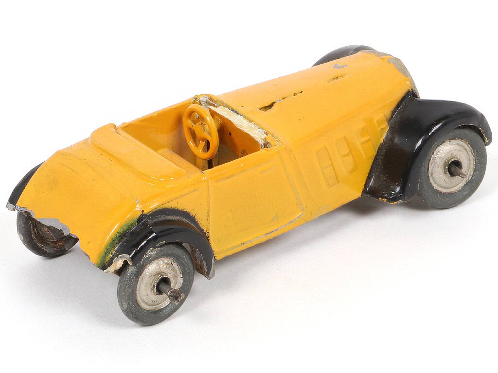 Lot 272 - DINKY TOYS (FRANCE) (1)
