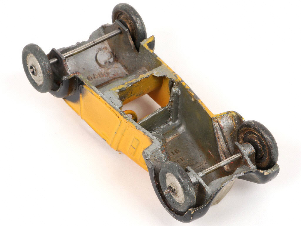 Lot 272 - DINKY TOYS (FRANCE) (1)